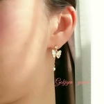 白いピアス❇  蝶々&パール or  花&パール