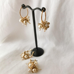 flower pearl花束チタンフープピアス/イヤリング*普段使い*デート*大人可愛い*お呼ばれ*フォーマル*デート*秋*冬*パーティー*女子会*謝恩会*成人式*誕生日プレゼント*着物*振袖*和装