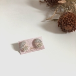 刺繍イヤリング（ピンクグレー）