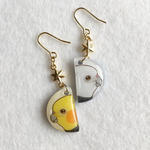 （ノーマル&WF）手描き☆色鉛筆画の半円ピアス・オカメインコ・アシンメトリー