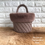 再販Tシャツヤーンのファーバッグ　ズパゲッティバッグ　ニットバッグ