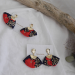 ネイビーと赤いお花の刺繍リボンピアス　イヤリング