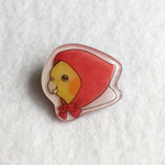 （ルチノー）手描き☆色鉛筆画の赤ずきんブローチ・オカメインコ