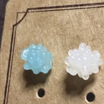 SALE 新作 金平糖の樹脂ピアス 水色×白　ハロウィン
