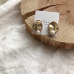 ウェーブプレートのビーズ刺繍ピアス（ゴールド）