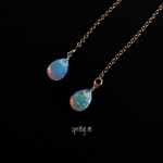 宝石質エチオピア産プレシャスオパール(ペアシェイプ)のピアス