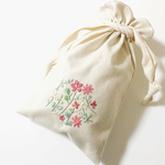 手刺繍巾着ポーチ　ガーデン