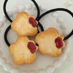 かじりかけ…♪ジャムサンドクッキーのヘアゴム♡花形