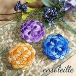 菊の刺繍ブローチ