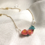 淡色椿のネックレス