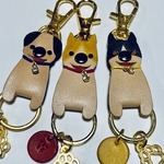 【受注製作】　名入れ　イニシャル　舌出しわんちゃんキーホルダー