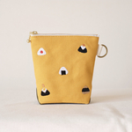 帆布の刺繍ポーチ＊おむすびづくし　マスタード