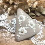 ✴︎刺繍パッチンピン✴︎milk tea