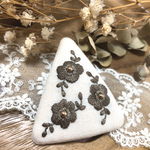 ✴︎刺繍パッチンピン✴︎milk chocolate