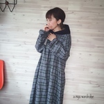 a.myu 秋色✨淡いグレーとグリーン腰切り替えフードワンピース
