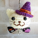ハロウィン・魔法猫ストラップ～モチーフ付き【白猫】