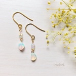 プレシャスオパールの小さなタンブルピアス/イヤリング