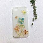 ikukko様専用ページ　可愛い花と2羽の蝶　乳白色のスマホカバー（TPUソフト）