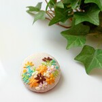 秋色♪コスモスの刺繍ブローチ