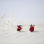 ひと粒jewelry/mozambique garnet　 tyny cat pierce  /sv925