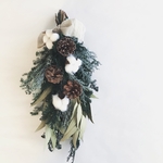 ヒムロスギのクリスマススワッグ