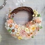 Lune Bonheur ＜Paris daisy＞＊ハーフムーンリース＊プリザーブドフラワー＊リース＊お花＊ギフト＊結婚祝い＊記念日＊お誕生日＊新築祝い＊秋の新作