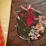 万華鏡色のお狐様ブローチ（黒狐）（brooch of fox 〜kaleidoscope  moon〜）