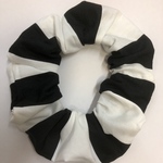 数量限定！！送料込み♡1個350円♡白×黒ボーダー柄のシュシュ♡ 