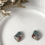 𝕜𝕦*𝕞𝕠𝕞𝕠𖦥⚘𖡡モスグリーン カラー 変形 レジン フラワー ピアス 母の日