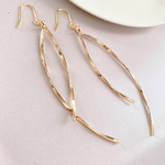 twist gold〜ツイストカーブライン ロングピアス イヤリング