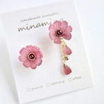 コスモスの花占いピアス