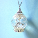 三日月スノードームネックレス　シルバー