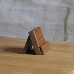 チーク材のカード立て