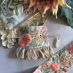 【マジェステ】くすみグリーンフリンジ×Flower刺繍リボン♡