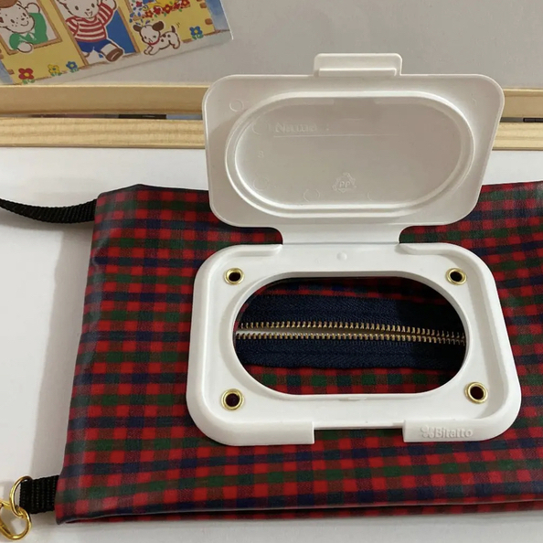ファミリアビタット付き おしりふきポーチ - PIG-86'S GALLERY