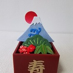 ちりめん細工  富士山と松竹梅   置き物