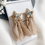2way ビジュースター　ベージュシフォンタッセルピアス