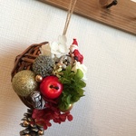 クリスマス　働き者サンタ♫ ラタンボールアレンジ