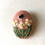 【一点物】花と蝶　刺繍ブローチ 