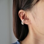 【送料無料】淡水パールのイヤーカフ