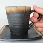 燻した感じの黒色コーヒーカップ（縦長）