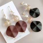 Brown or Black大ぶりマットパーツピアス イヤリング