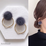 【EIMI】フェイクファーカボションダークグレー×ゴールドフープ2way＊　ピアス/イヤリング