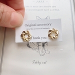 ツイストリングピアス　チタンピアス