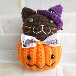 ハロウィン・カボチャ猫ダルマ（置き型）【こげ茶猫】
