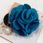 フェルトのフラワーヘアゴム《ターコイズブルー》