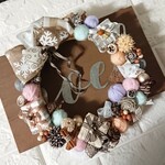 クリスマスリース(24cm)＊パステルポンポンとプレゼントBOX＊ウィンターリース・ウールポンポン・ナチュラルリース