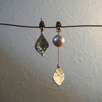 （再販）真鍮と淡水パールのアシンメトリーピアス（葉っぱ）
