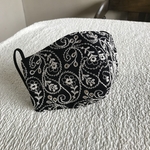 ブラックベース　アイボリー刺繍生地ラインストーン付き立体マスク