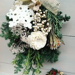 雪の結晶と白のスワッグ　“フレッシュ＆ドライ”　クリスマスプレゼント☆